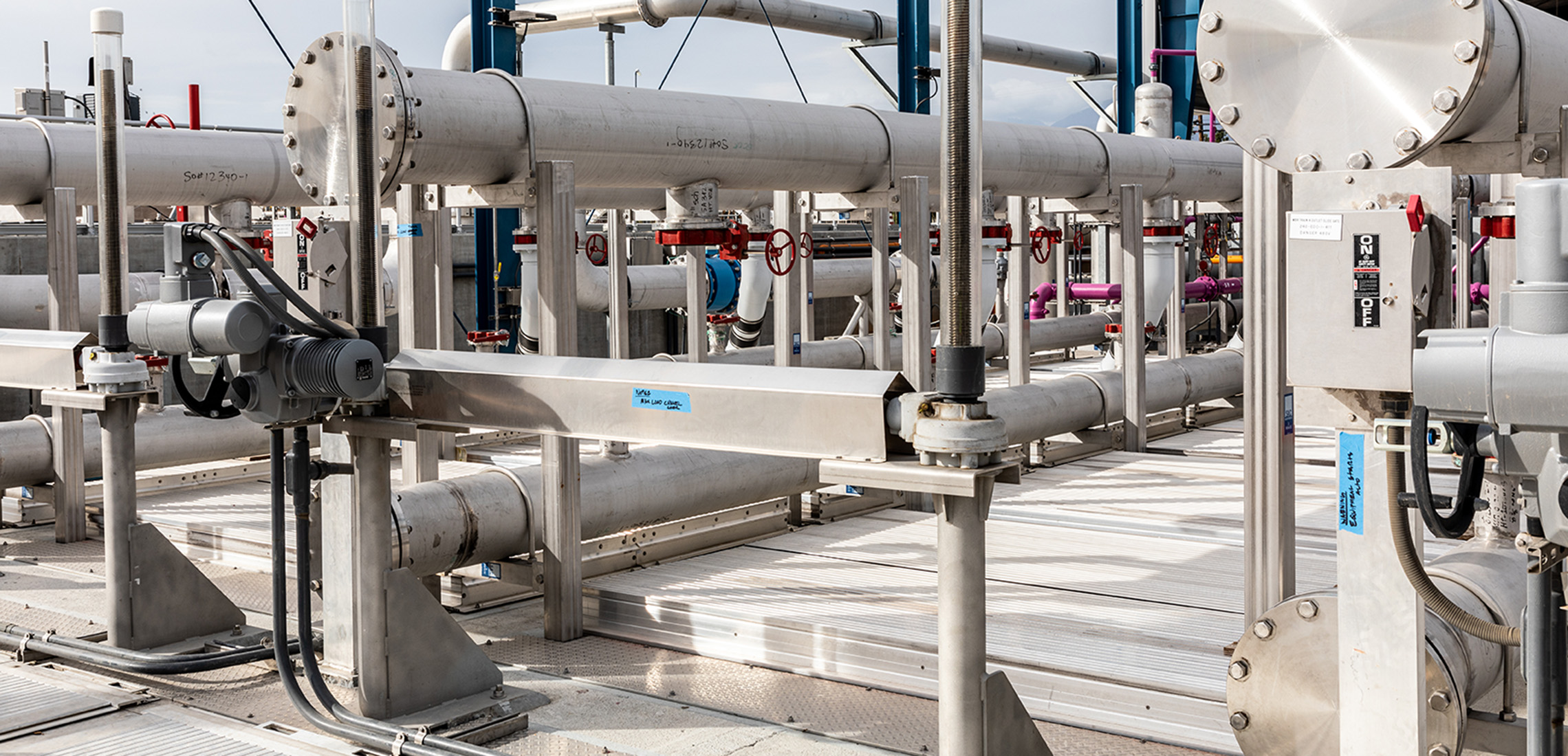 Pipes and metal membrane reactors